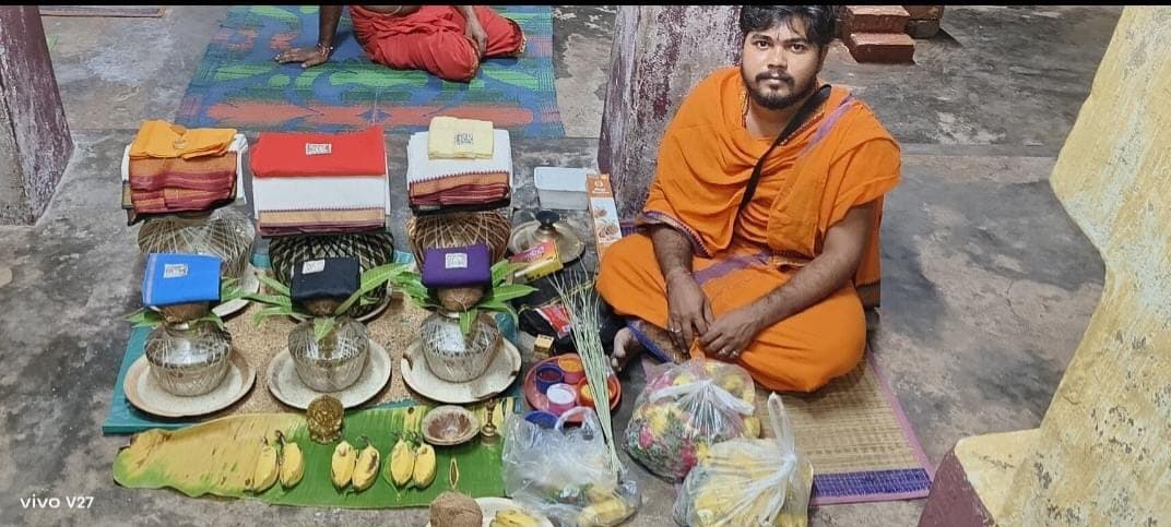 Expert pandit Deepak Sastrigal conducting Vedic ritual at Rameswaram
